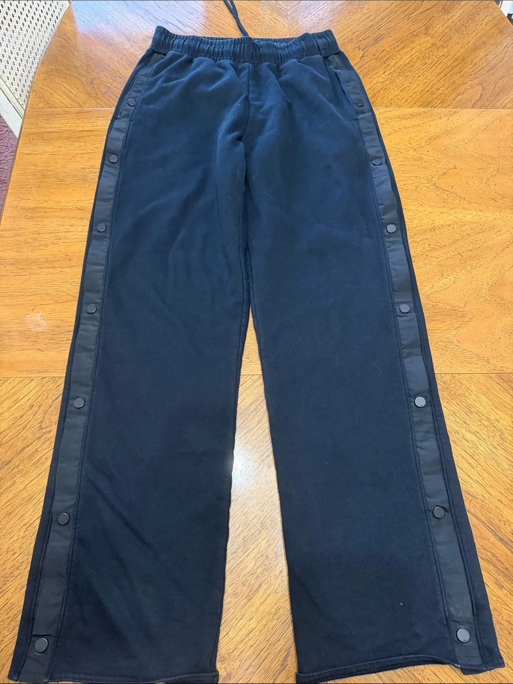 Alo Yoga Courtside Tearaway Sweats